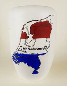 unter der BEmalung - Niederlande Urne in Flaggenfarben